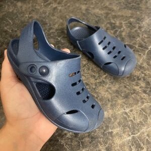 ! Okabashi Summer Vacation Durable Navy Rubber Slip On Sandals Kids Size 9